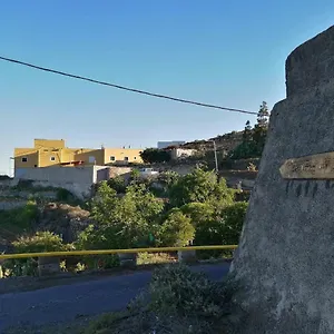 Village. Tony Frías. Casa rural